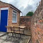 Hytte The Warwick - Quaint Victorian With Free Parking