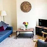 Hytte The Warwick - Quaint Victorian With Free Parking