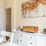 Hytte The Warwick - Quaint Victorian With Free Parking *