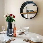Hytte The Warwick - Quaint Victorian With Free Parking