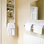 Hytte The Warwick - Quaint Victorian With Free Parking *