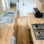 Hytte The Warwick - Quaint Victorian With Free Parking