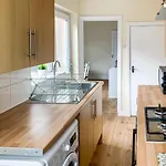 The Warwick - Quaint Victorian With Free Parking Hytte York