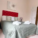 The Warwick - Quaint Victorian With Free Parking Hytte York