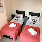 The Warwick - Quaint Victorian With Free Parking York