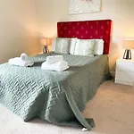 The Warwick - Quaint Victorian With Free Parking Hytte *