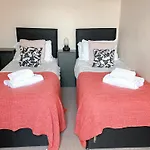 The Warwick - Quaint Victorian With Free Parking Hytte *