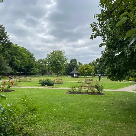 The Warwick - Quaint Victorian With Free Parking *