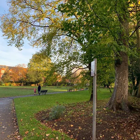 The Warwick - Quaint Victorian With Free Parking *