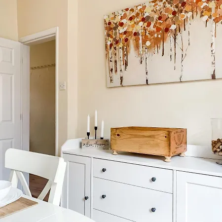 Lodge The Warwick - Quaint Victorian With Free Parking *