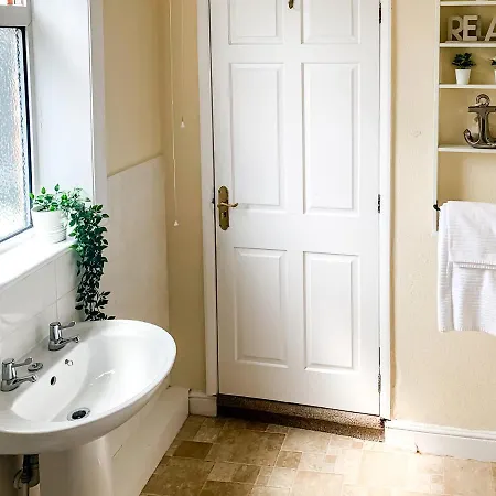 The Warwick - Quaint Victorian With Free Parking Lodge