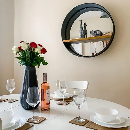 Lodge The Warwick - Quaint Victorian With Free Parking