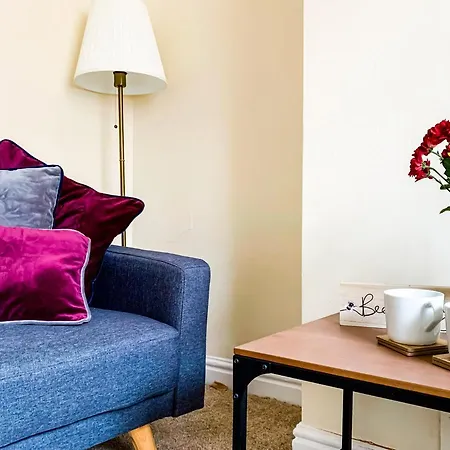 The Warwick - Quaint Victorian With Free Parking *