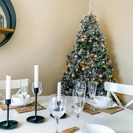 The Warwick - Quaint Victorian With Free Parking *