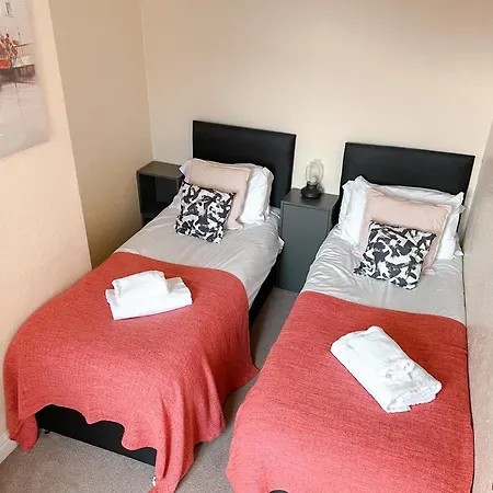 The Warwick - Quaint Victorian With Free Parking York