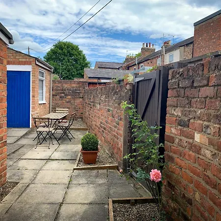 The Warwick - Quaint Victorian With Free Parking Lodge