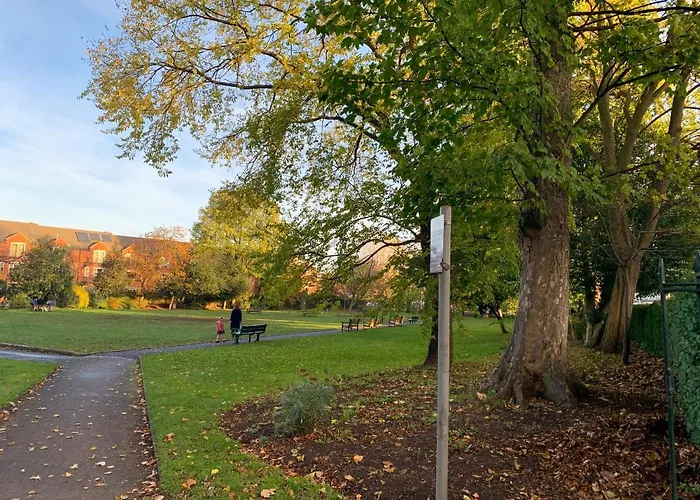 The Warwick - Quaint Victorian With Free Parking *