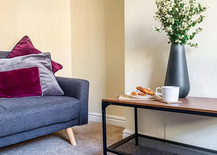 The Warwick - Quaint Victorian With Free Parking *