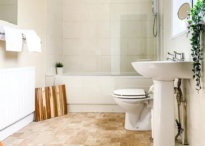 The Warwick - Quaint Victorian With Free Parking Lodge *