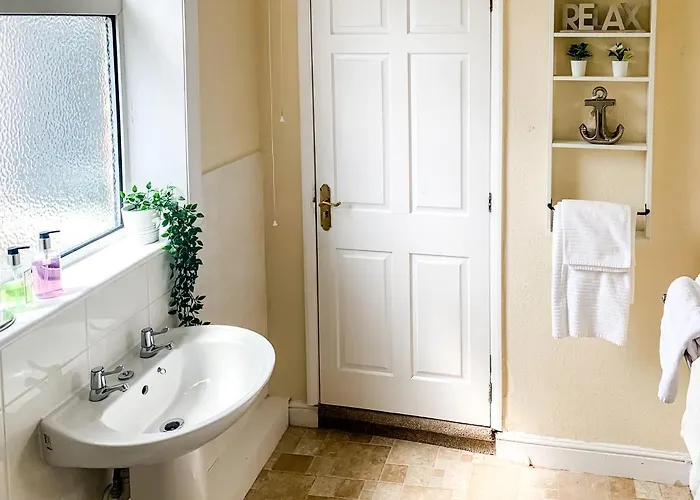 The Warwick - Quaint Victorian With Free Parking Lodge