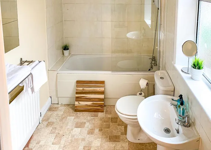 The Warwick - Quaint Victorian With Free Parking York