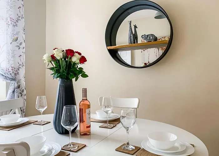 Lodge The Warwick - Quaint Victorian With Free Parking