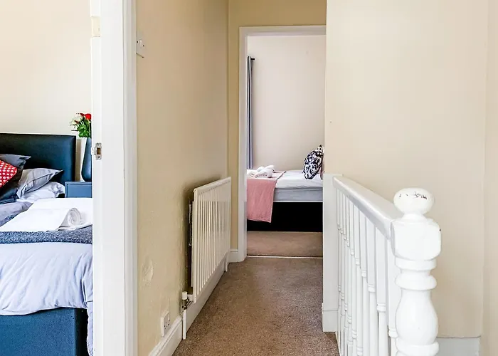 Lodge The Warwick - Quaint Victorian With Free Parking