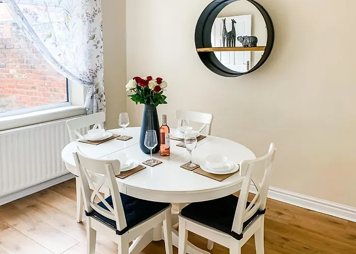 The Warwick - Quaint Victorian With Free Parking Lodge