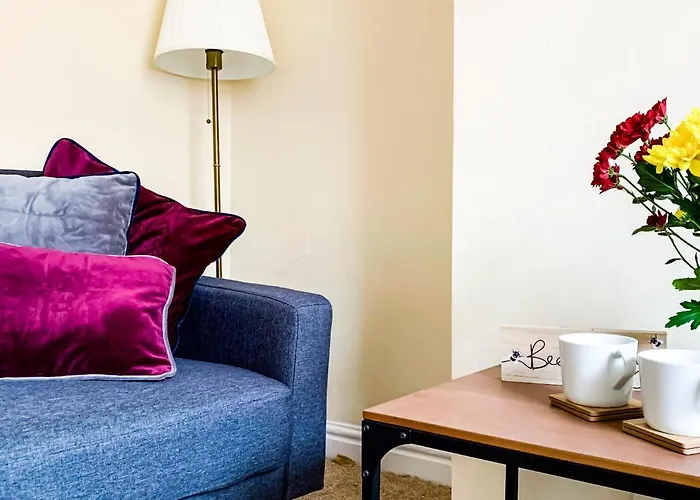 The Warwick - Quaint Victorian With Free Parking *