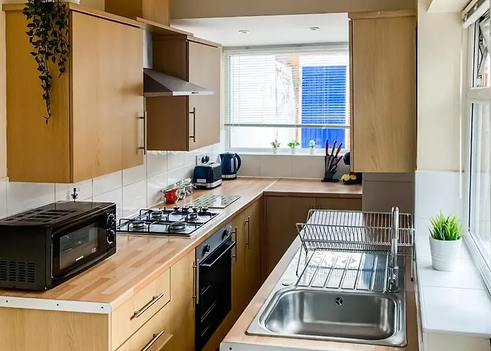 Lodge The Warwick - Quaint Victorian With Free Parking