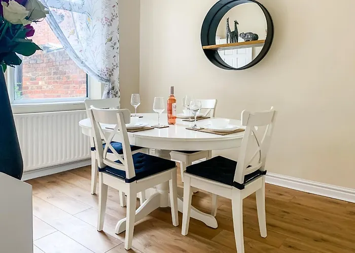 Lodge The Warwick - Quaint Victorian With Free Parking York