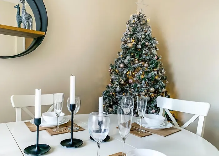 The Warwick - Quaint Victorian With Free Parking *