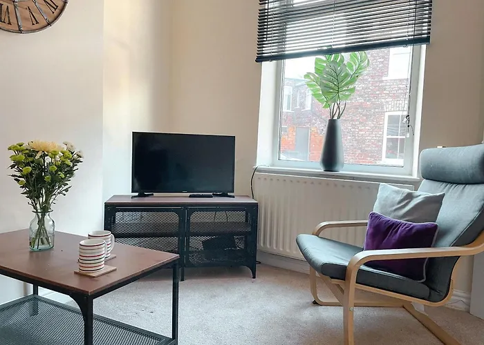 The Warwick - Quaint Victorian With Free Parking