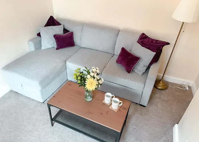 The Warwick - Quaint Victorian With Free Parking