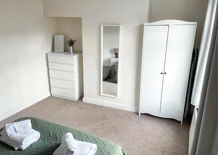 The Warwick - Quaint Victorian With Free Parking York