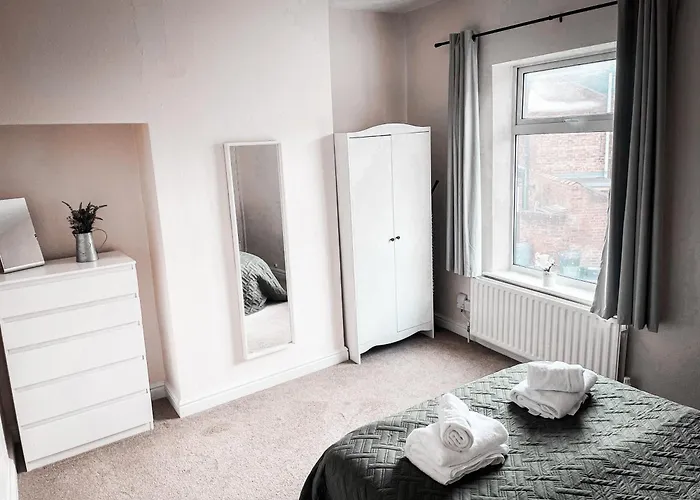 The Warwick - Quaint Victorian With Free Parking *