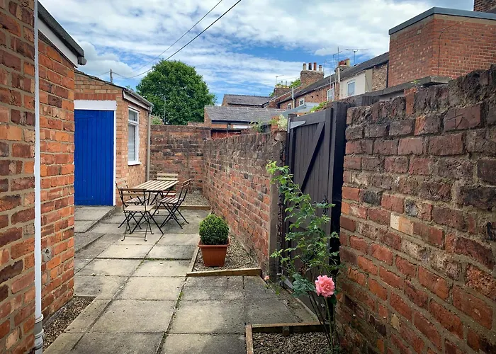 The Warwick - Quaint Victorian With Free Parking Lodge