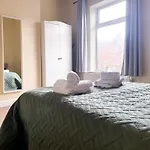 The Warwick - Quaint Victorian With Free Parking York