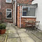 The Warwick - Quaint Victorian With Free Parking *