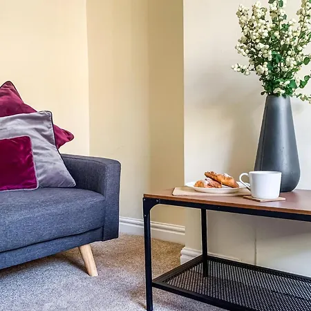 The Warwick - Quaint Victorian With Free Parking *