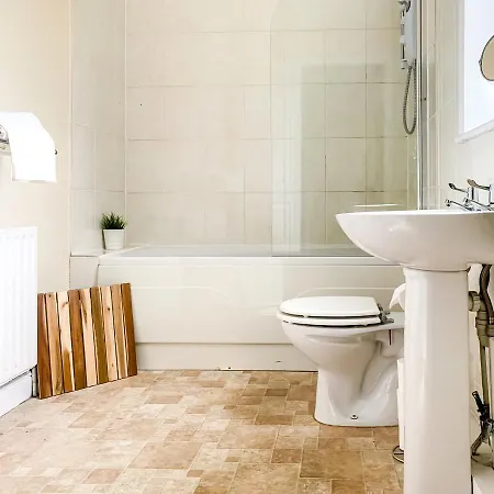 The Warwick - Quaint Victorian With Free Parking Hytte *