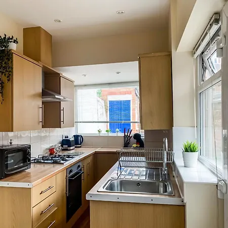 The Warwick - Quaint Victorian With Free Parking