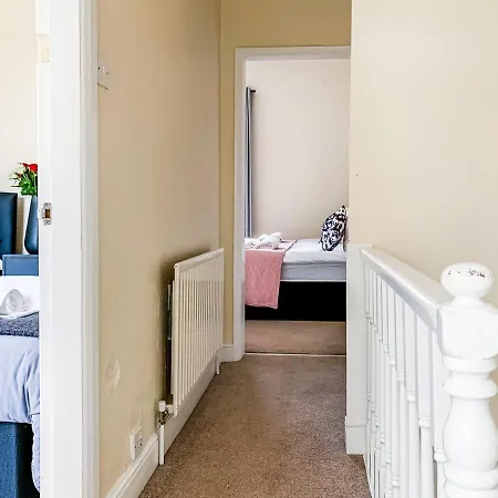 Hytte The Warwick - Quaint Victorian With Free Parking