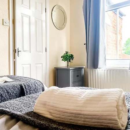 The Warwick - Quaint Victorian With Free Parking * York