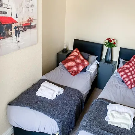 The Warwick - Quaint Victorian With Free Parking Hytte