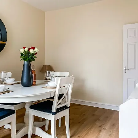 The Warwick - Quaint Victorian With Free Parking York