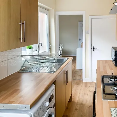 The Warwick - Quaint Victorian With Free Parking Hytte York