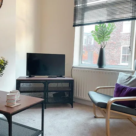 The Warwick - Quaint Victorian With Free Parking