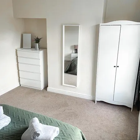 The Warwick - Quaint Victorian With Free Parking York