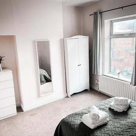 The Warwick - Quaint Victorian With Free Parking *